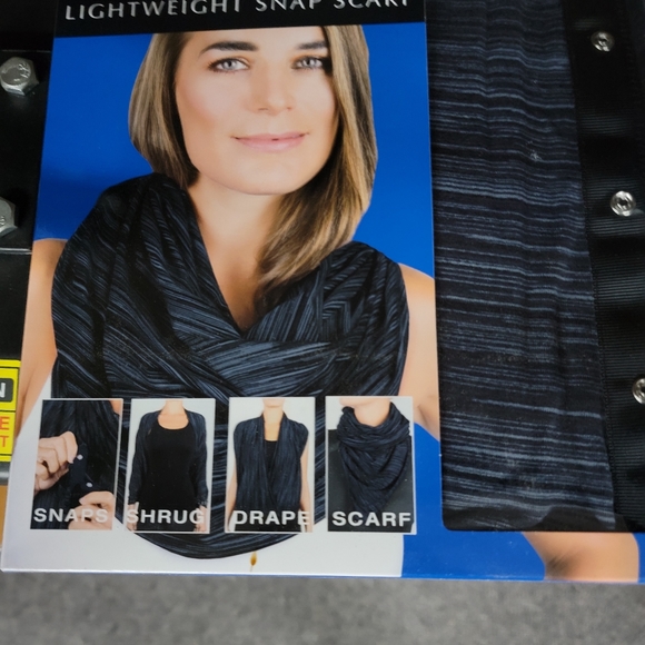 Champion Women's Lightweight Snap Scarf - Picture 6 of 10